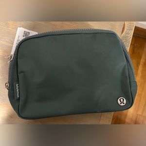 NWT Lululemon Everywhere Belt Bag